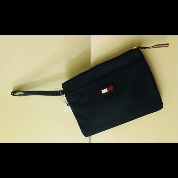 New Tommy Hilfiger Navy Wristlet made in Cambodia - Picture 16 of 16